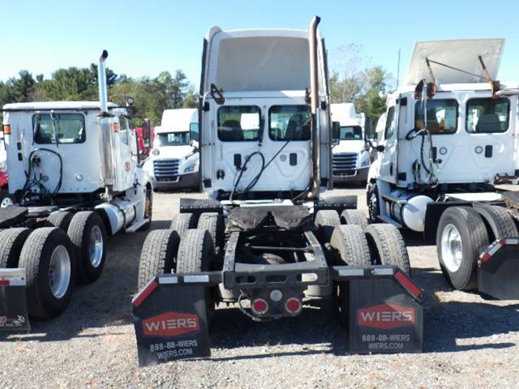 2017-freightliner-cascadia-125-image-6
