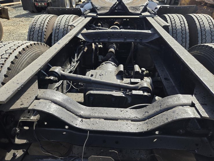 2005-mack-cl733-image-33
