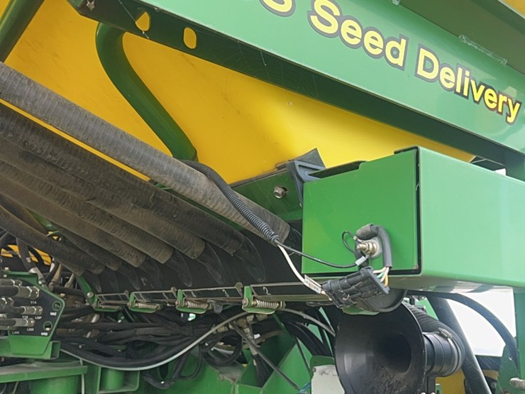 john-deere-16-image-16