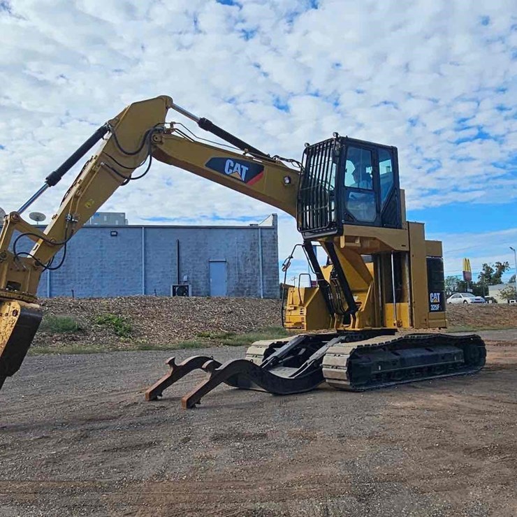 2018 CATERPILLAR 325FLCR