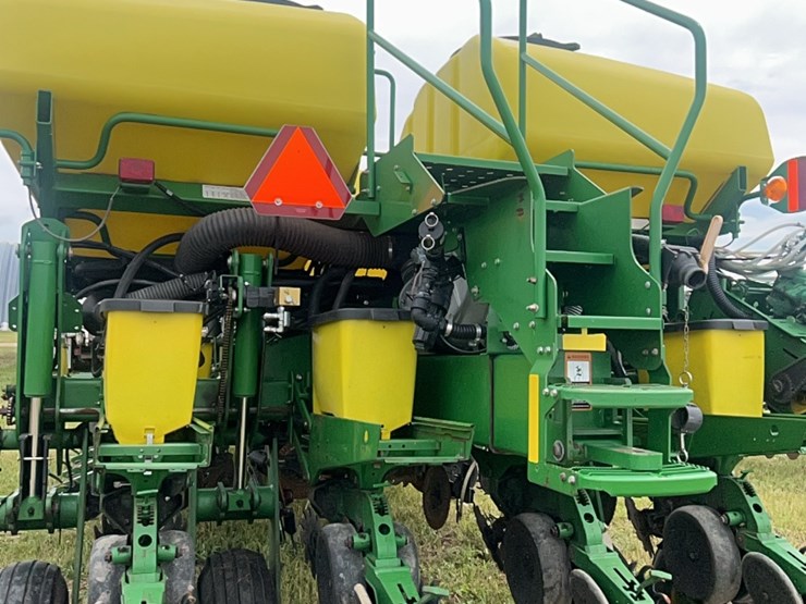 john-deere-16-image-38