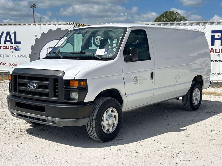 2011-ford-cargo-image-1