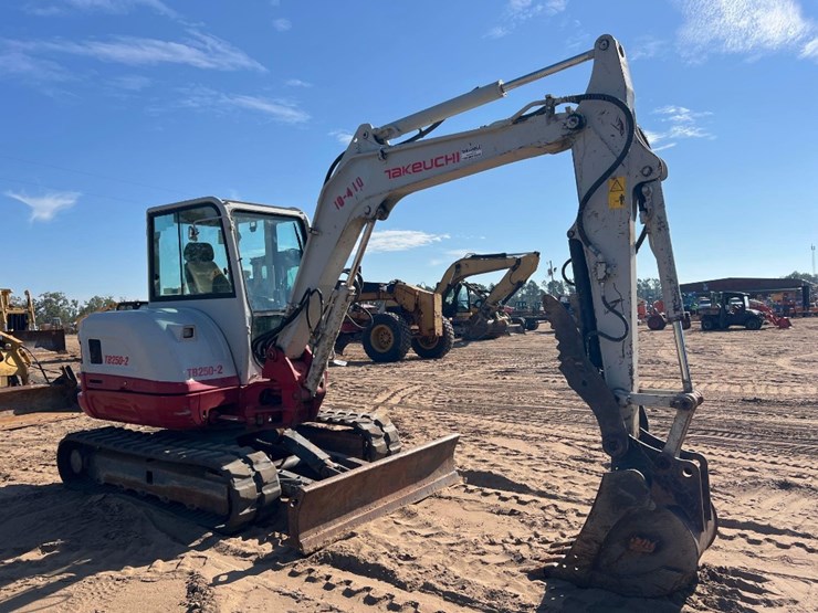 takeuchi-tb250-2-image-6