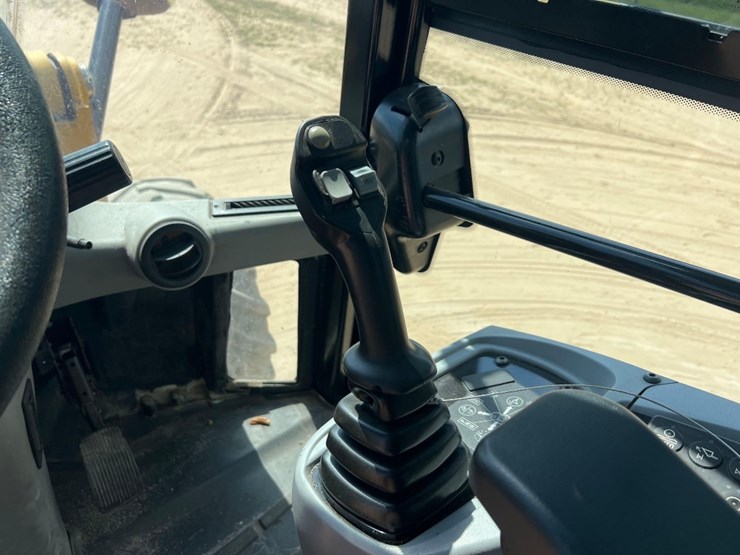 2019-caterpillar-908m-image-28