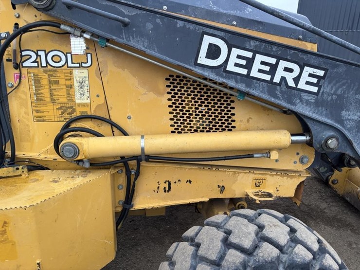 2012-deere-210lj-image-14