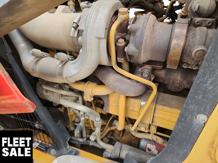 2015-deere-410l-image-27