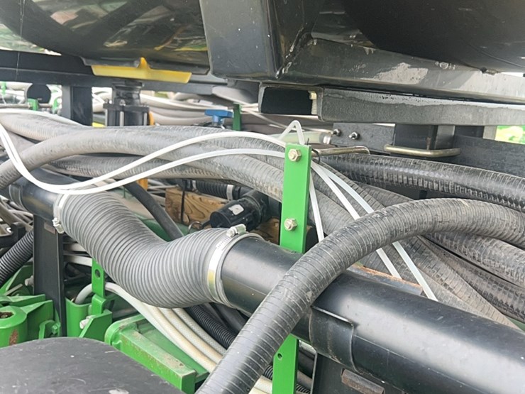john-deere-16-image-27
