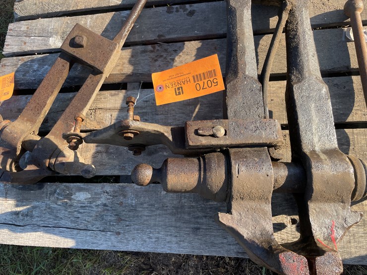 #5070-•-heavy-duty-floor-vise-image-9