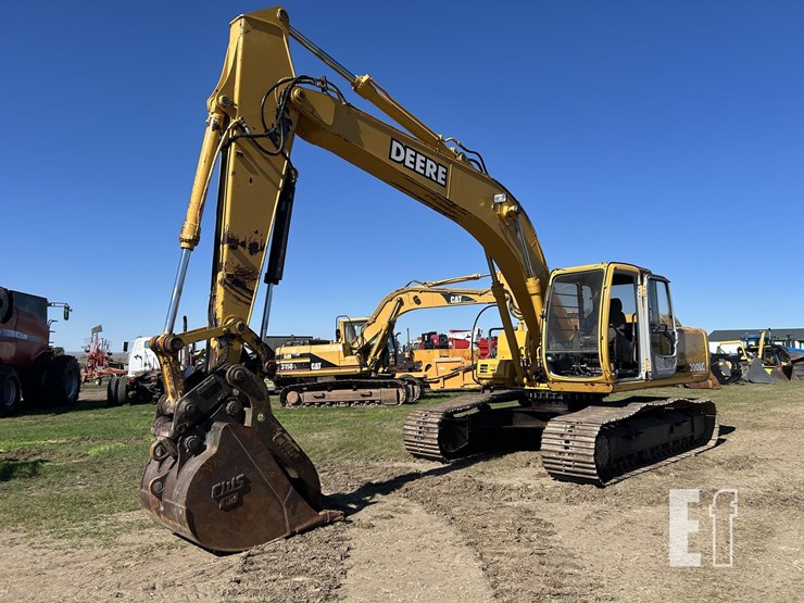 deere-200-lc-image-1