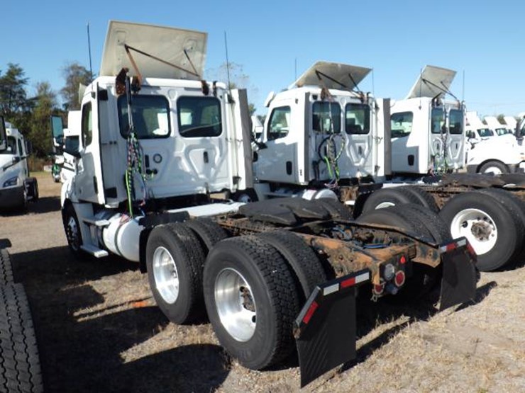 2018-freightliner-cascadia-126-image-9