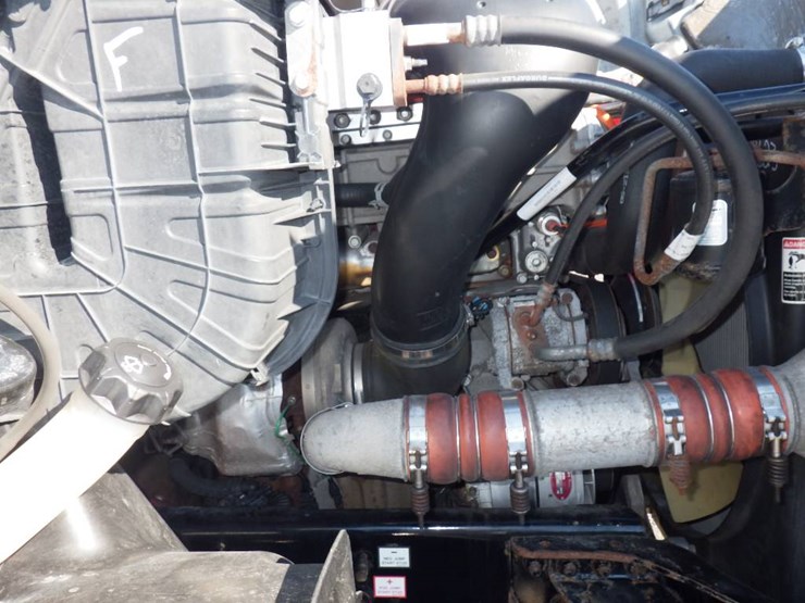 2017-freightliner-cascadia-113-image-11