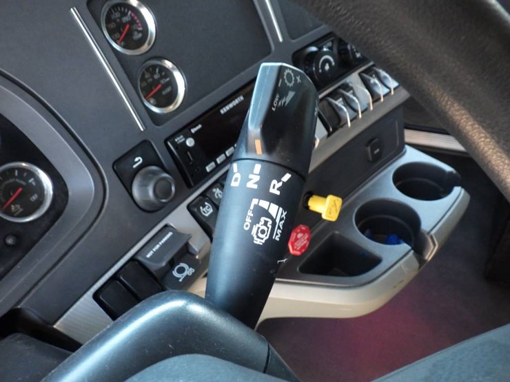 2022-kenworth-t680-image-11