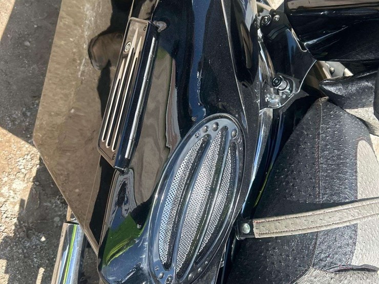 2012-harley-davidson-flhx-street-glide-motorcycle-image-11