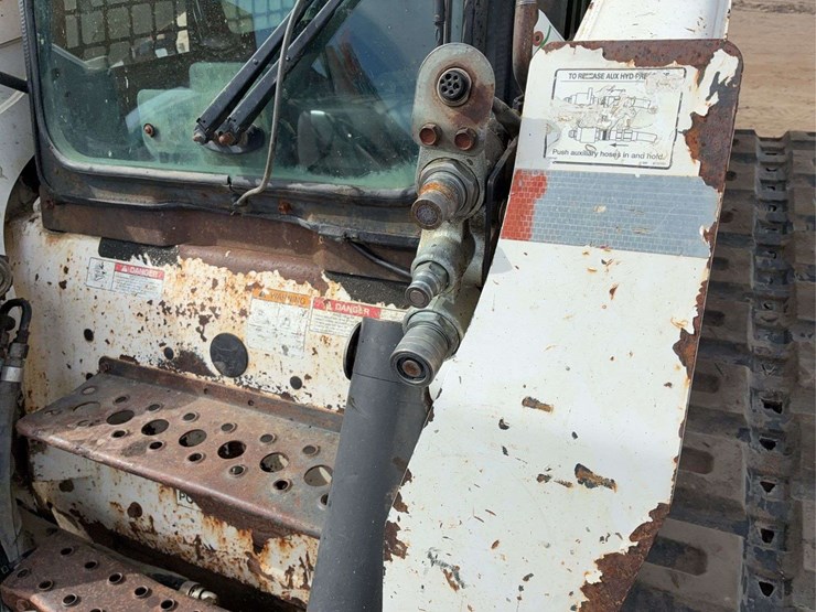 2008-bobcat-t300-image-4