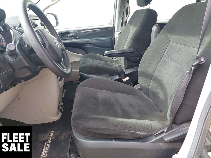 2015-dodge-grand-caravan-image-12
