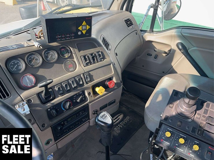 2006-sterling-lt8500-image-13