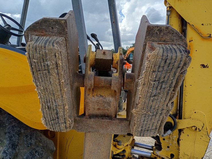 new-holland-lb75-image-61