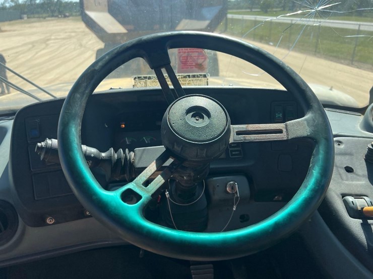 2006-deere-250d-image-30