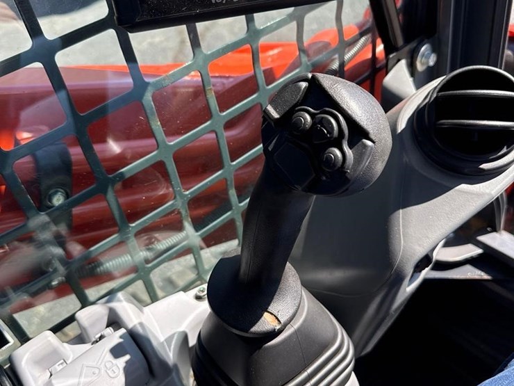 2021-kubota-svl97-2-image-14