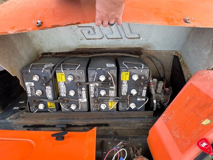 2010-jlg-e450aj-image-17