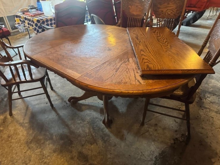 oak-table-&-4-chairs-image-5