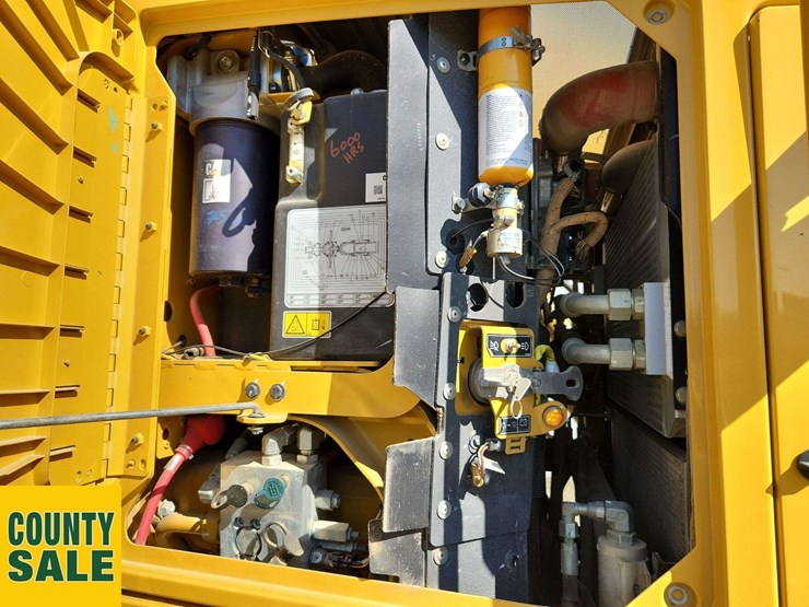 2020-caterpillar-150-awd-image-26