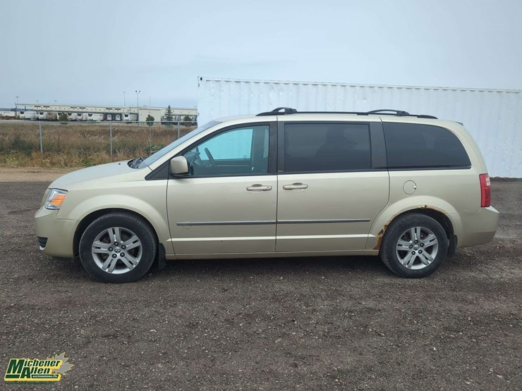 2010-dodge-grand-caravan-sxt-image-19