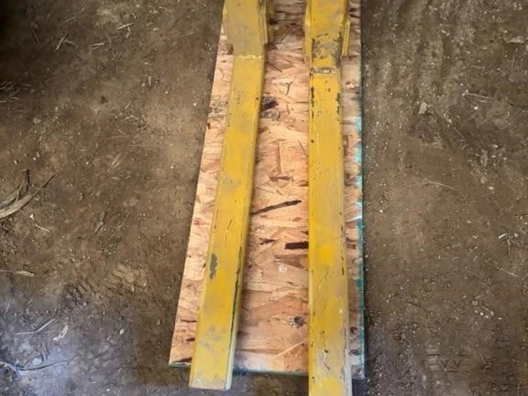 be-bucket-mount-pallet-forks-image-1