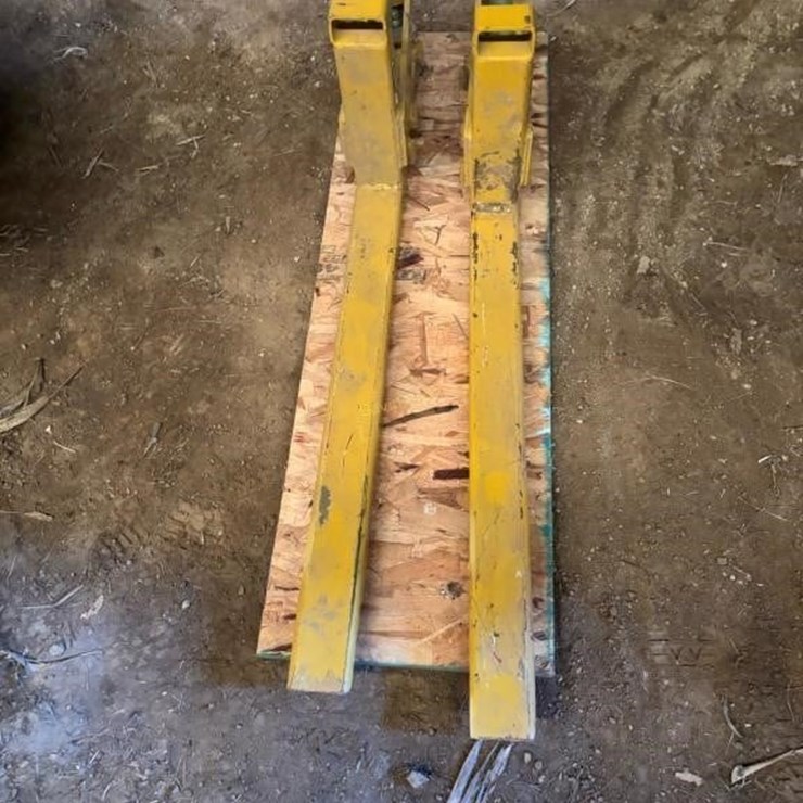 BE Bucket Mount Pallet Forks