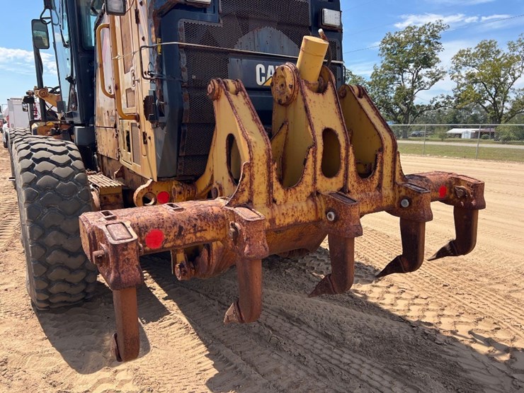 caterpillar-120-image-23