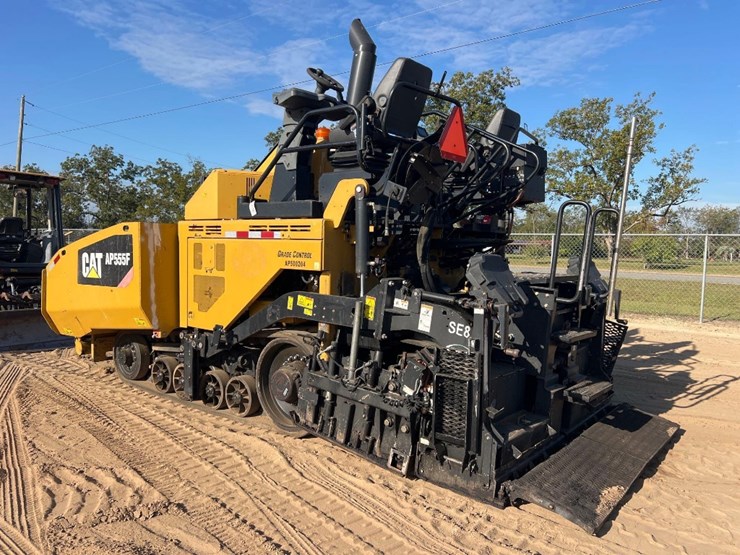2017-caterpillar-ap-555f-image-2