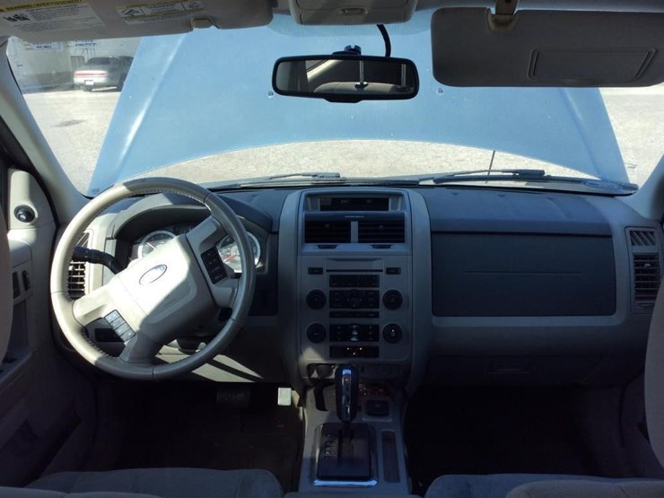 2011-ford-escape-image-13