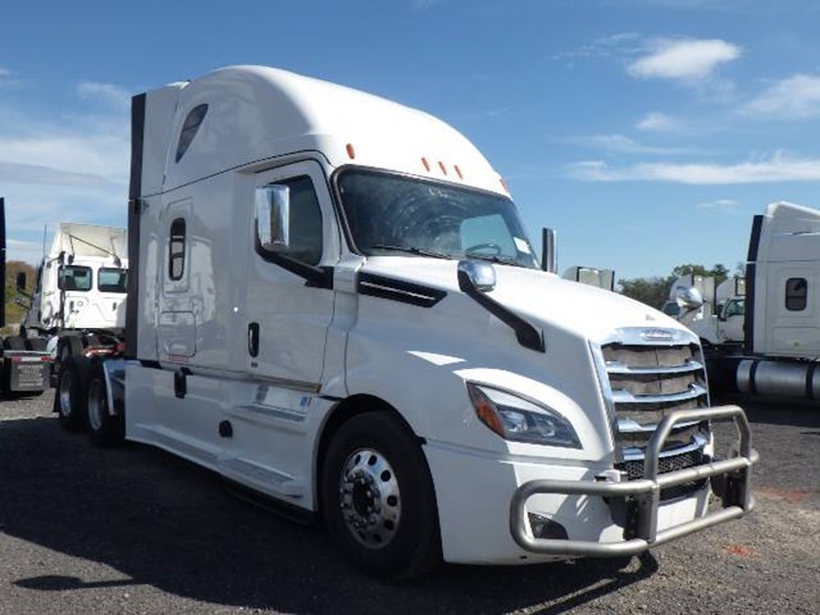 2019-freightliner-cascadia-126-image-2
