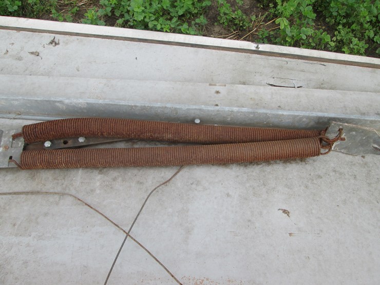 #5064-•-10'-used-garage-door-image-4