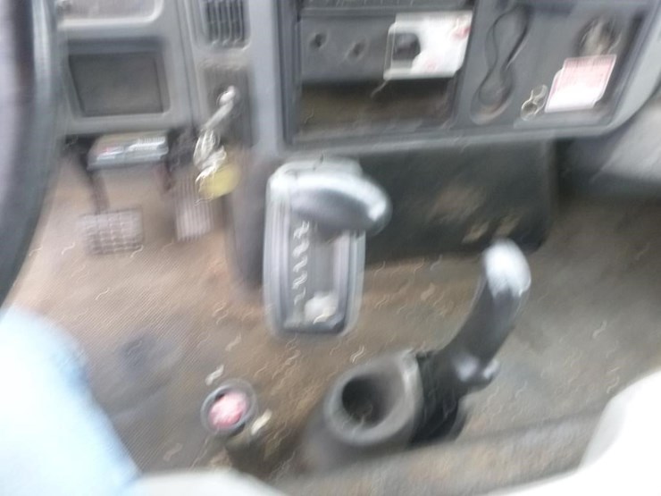 2004-international-durastar-4200-image-6