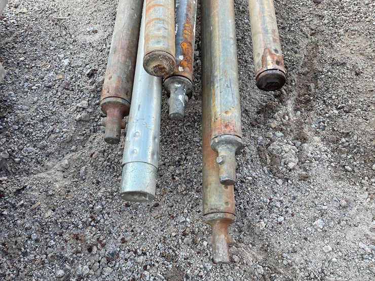 #1943-•-(18)-scaffold-tubes-with-end-fittings-image-2