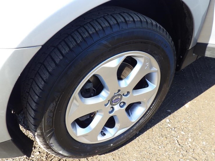 2013-volvo-xc60-image-13