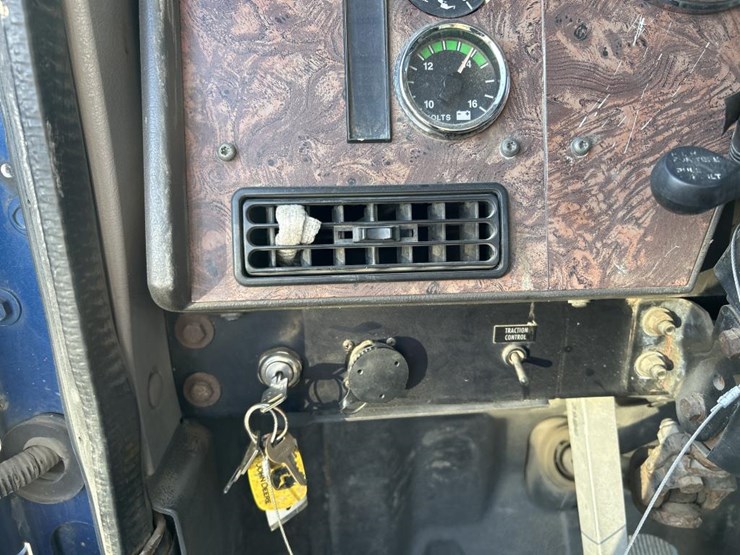 2000-international-9900i-image-73