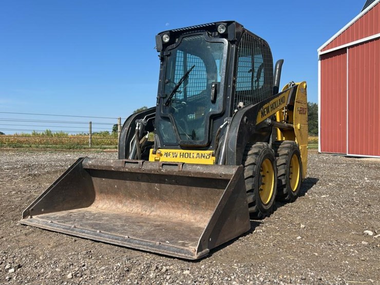 2011-new-holland-l215-image-2