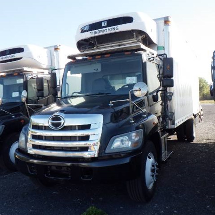 2017 HINO 338