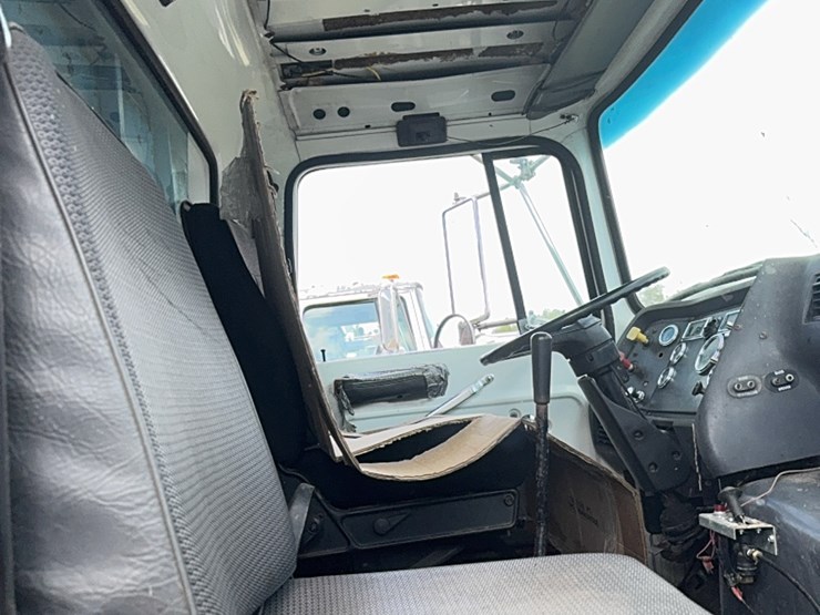 1995-ford-l9000-image-21
