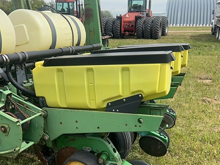 john-deere-7200-image-39