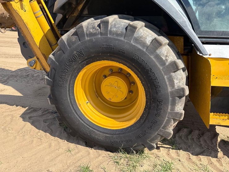 2018-deere-410l-image-12