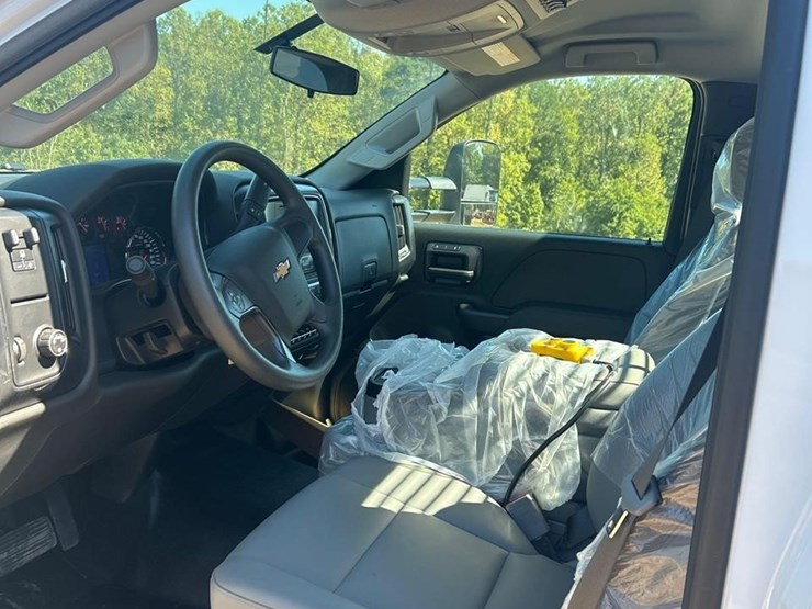 2023-chevrolet-silverado-6500hd-image-30