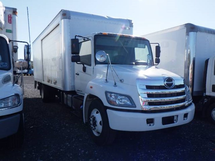 2013-hino-268-image-2