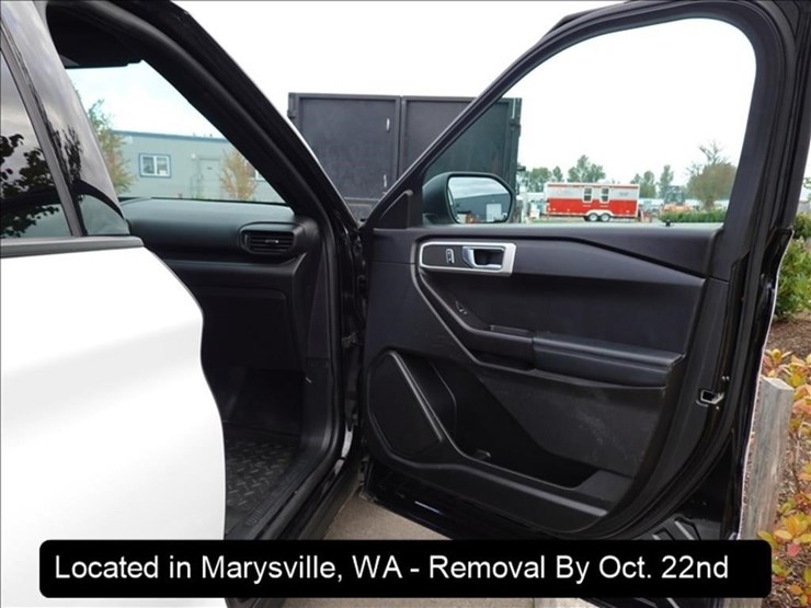 2020-ford-explorer-image-24