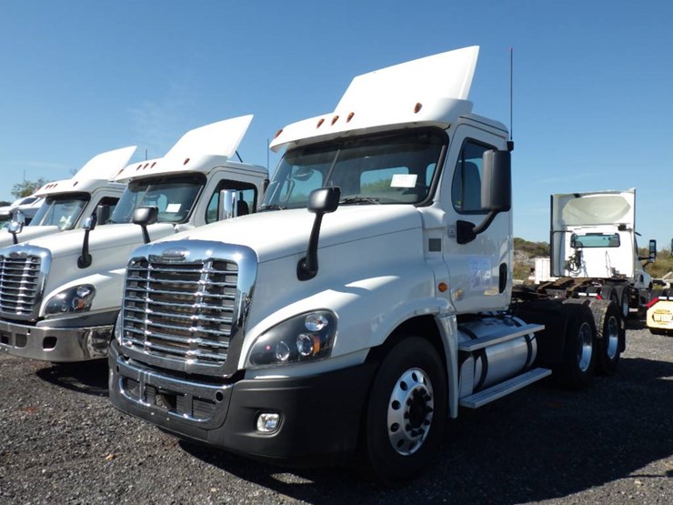 2018-freightliner-cascadia-125-image-1