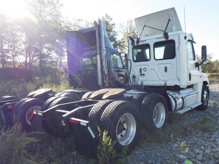 2018-freightliner-cascadia-125-image-4
