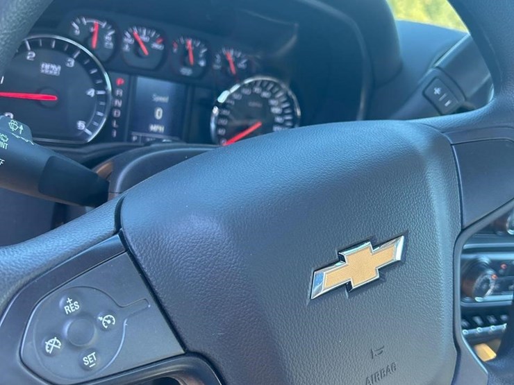 2023-chevrolet-silverado-6500hd-image-33