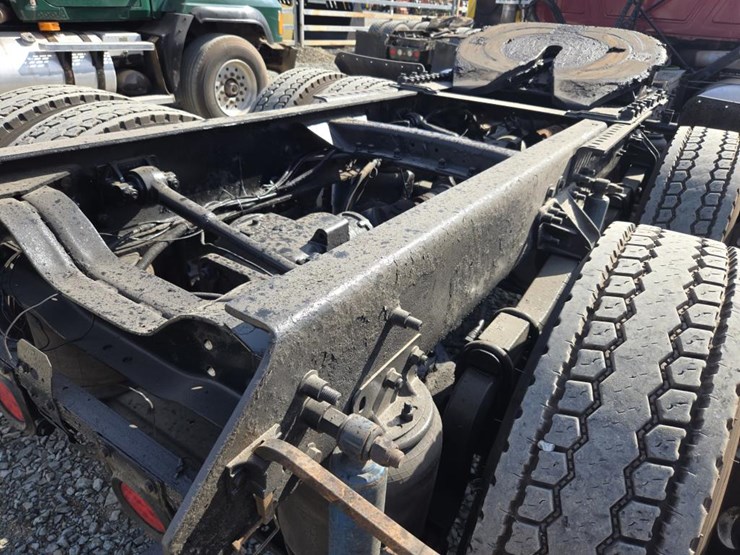 2005-mack-cl733-image-32